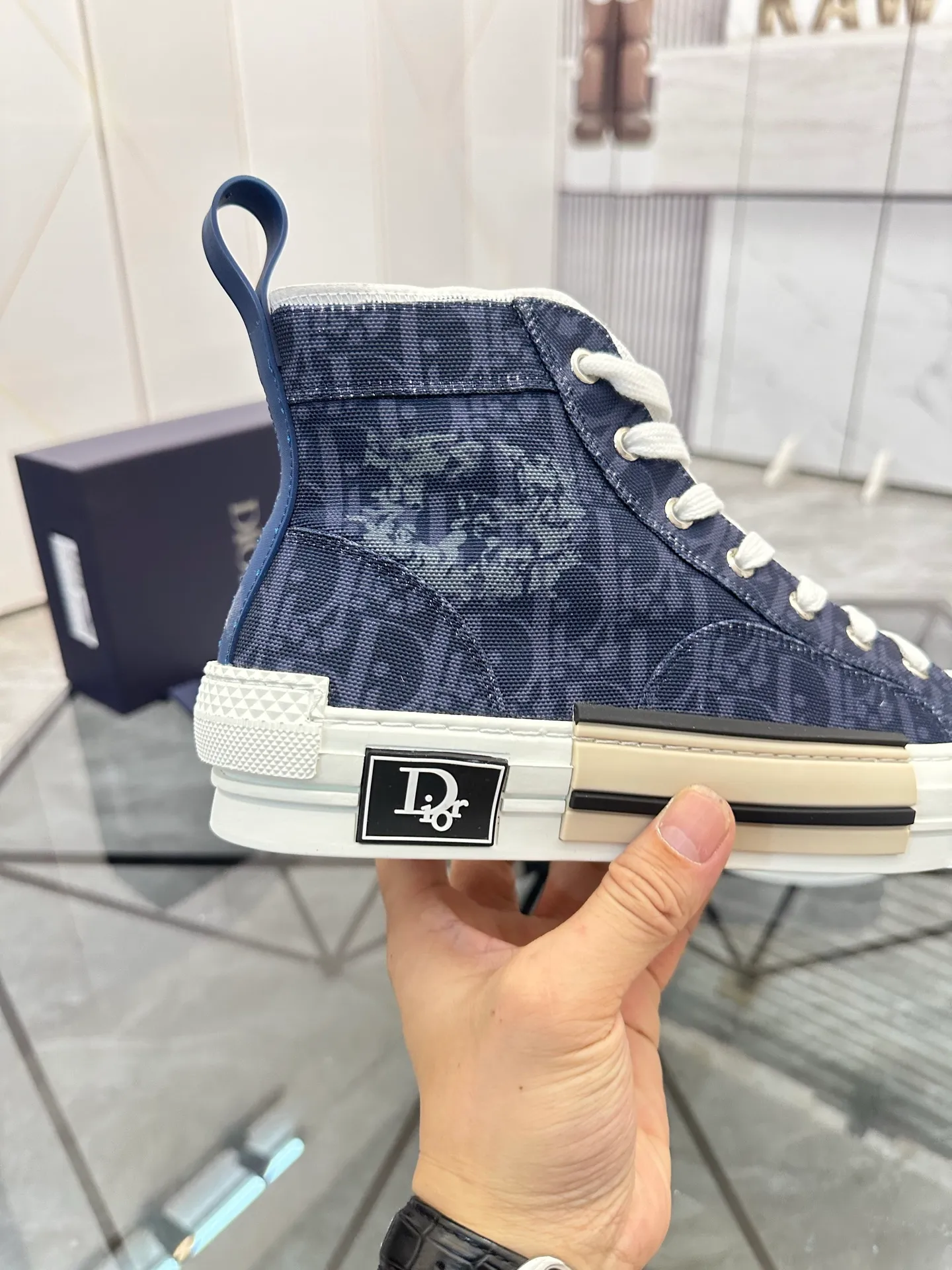Selling men's shoes 💰: 💰P460¥ Product trademark: Dio* "Dior*" high-top casual shoes Regular size: 36-45 (can be customized to 46) Couple style B23 Product materials: Upper imported original fabric, breathable lining, original outsole. No.: 007